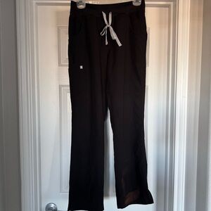 Women’s Figs Kade Cargo Scrub Pants